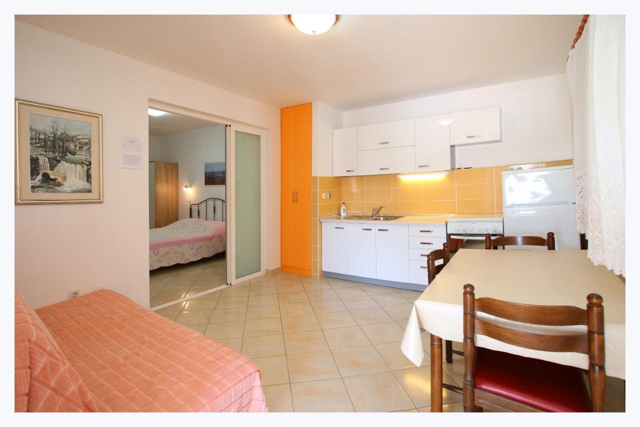 Apartments Eva Primosten Room photo
